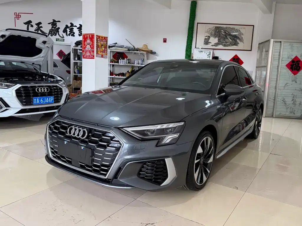 Audi A3 — фото 1