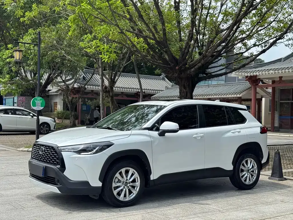 Toyota Corolla Cross — фото 1