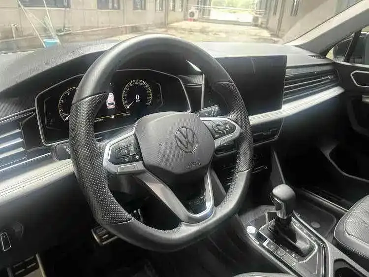 Volkswagen Tiguan L — фото 9