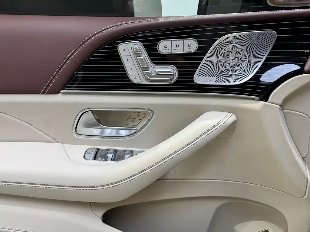 Mercedes-Benz GLS — фото 10