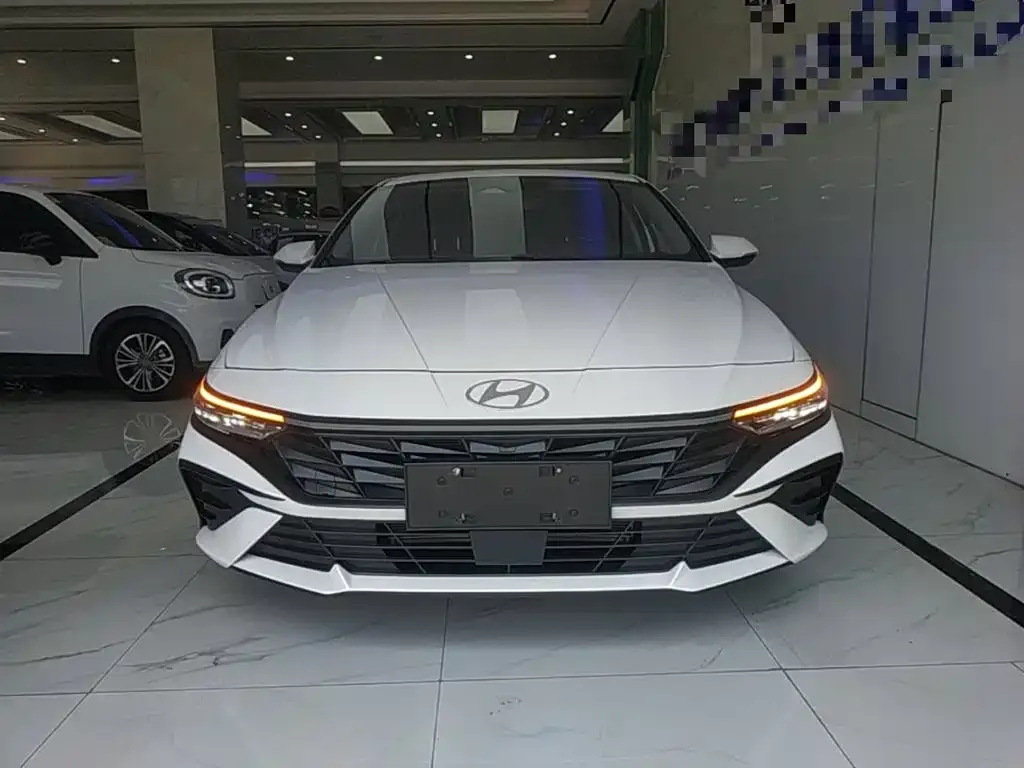 Hyundai Elantra — фото 3