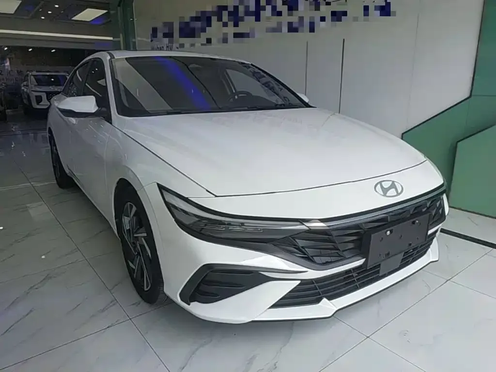 Hyundai Elantra — фото 2