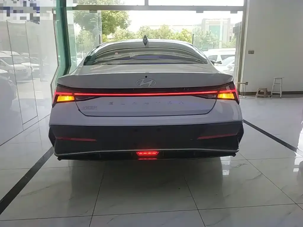 Hyundai Elantra — фото 4
