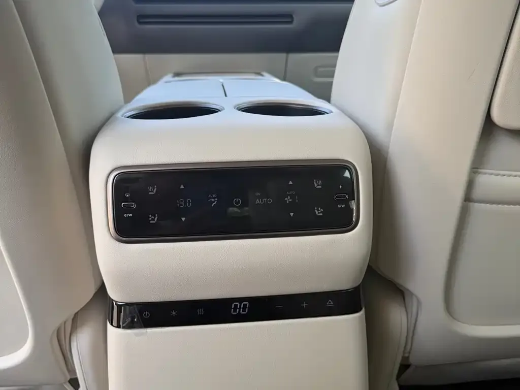 Li Auto i8 — фото 2