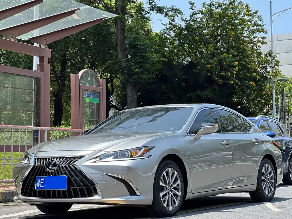 Lexus ES — фото 1