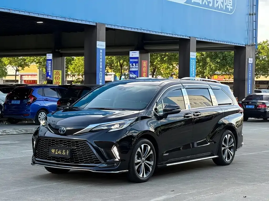 Toyota Granvia — фото 1