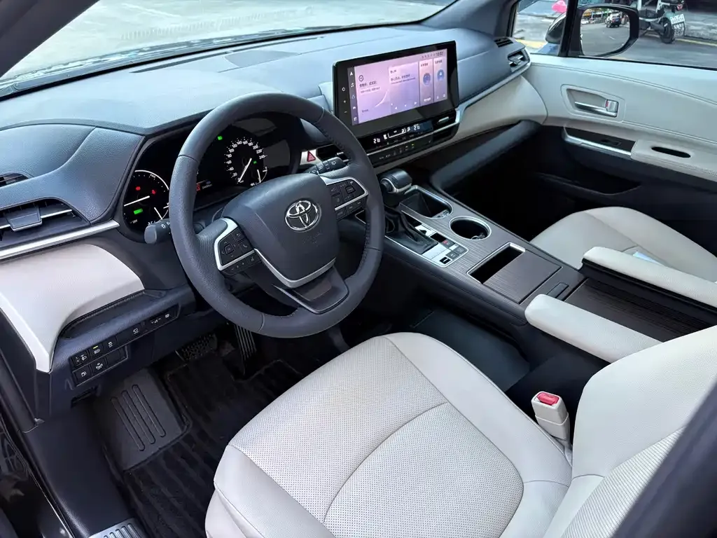 Toyota Granvia — фото 3