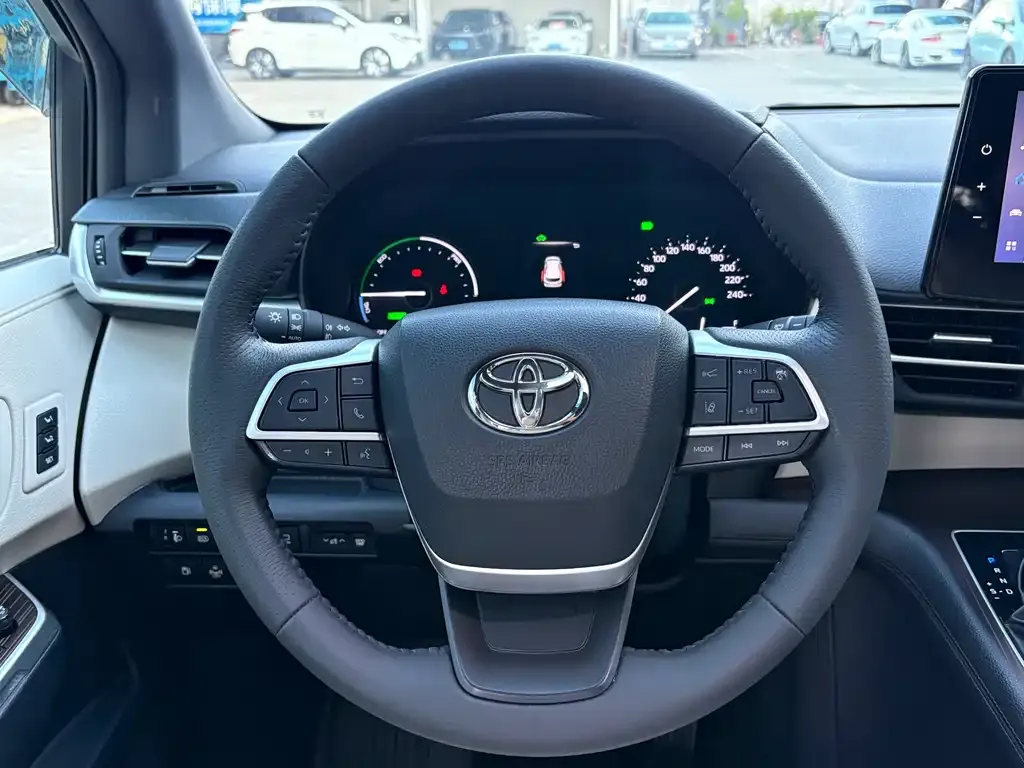 Toyota Granvia — фото 5