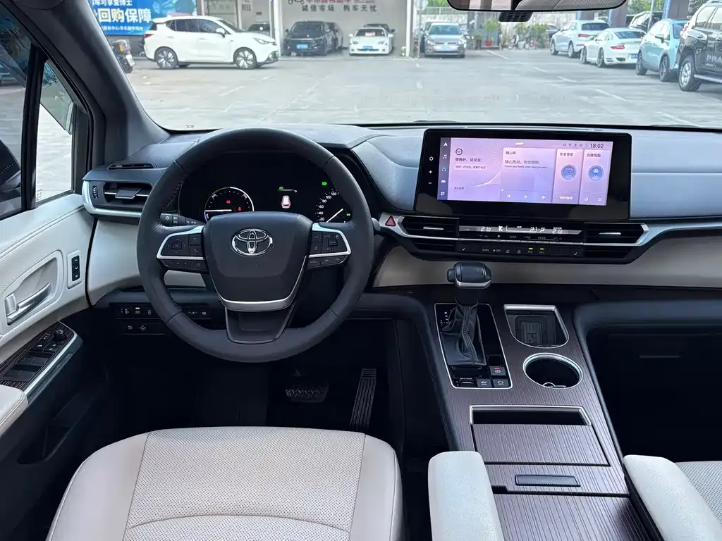 Toyota Granvia — фото 4