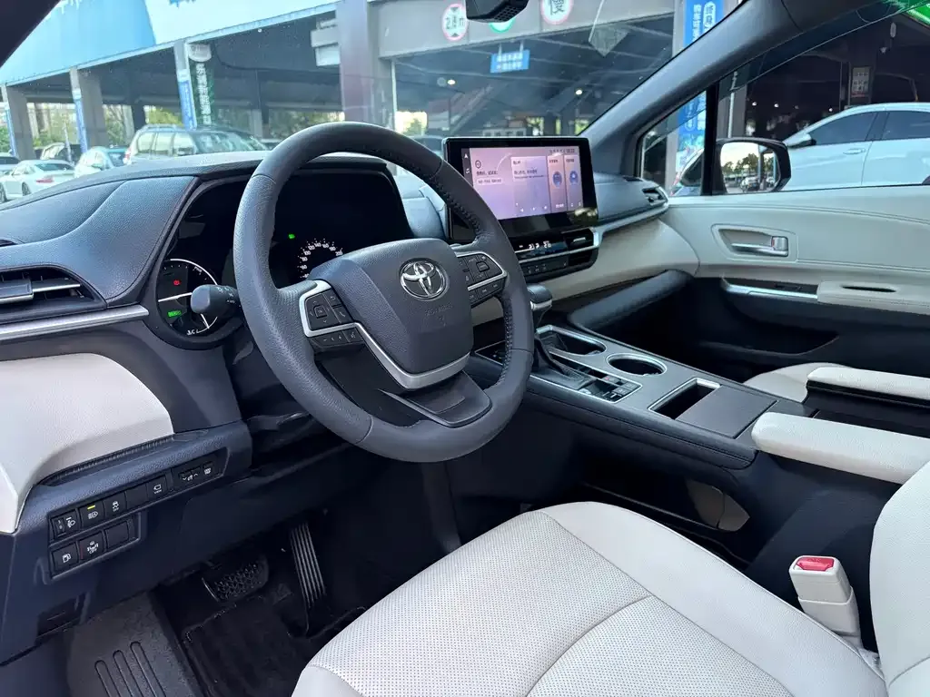 Toyota Granvia — фото 9