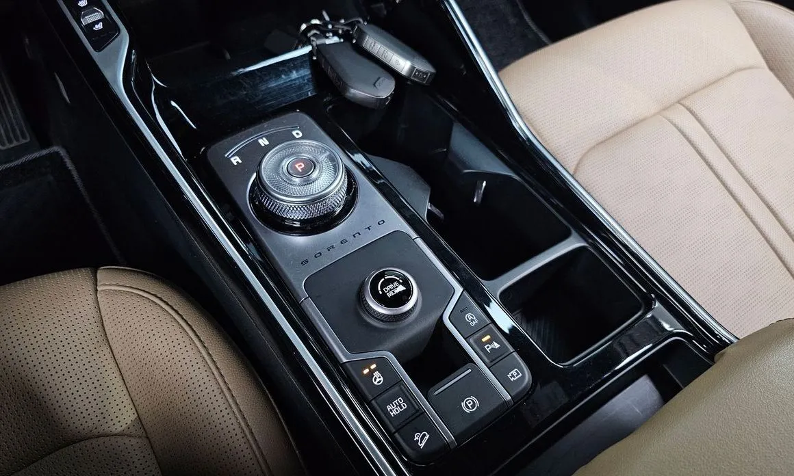 Kia Sorento — фото 6