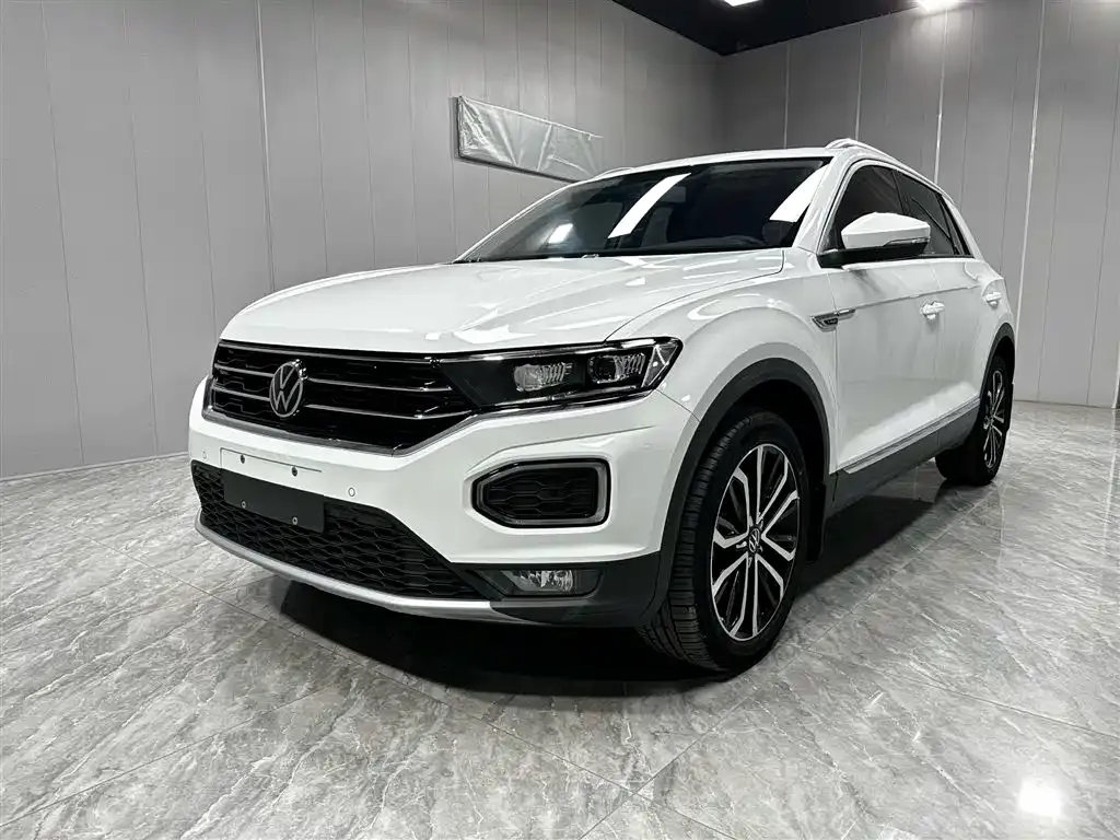 Volkswagen T-Roc — фото 1