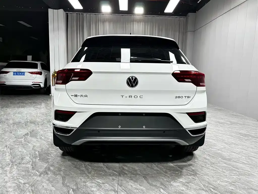 Volkswagen T-Roc — фото 10