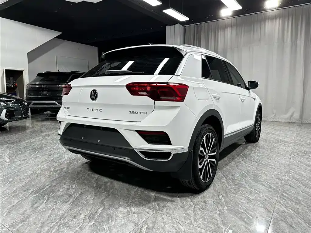Volkswagen T-Roc — фото 9