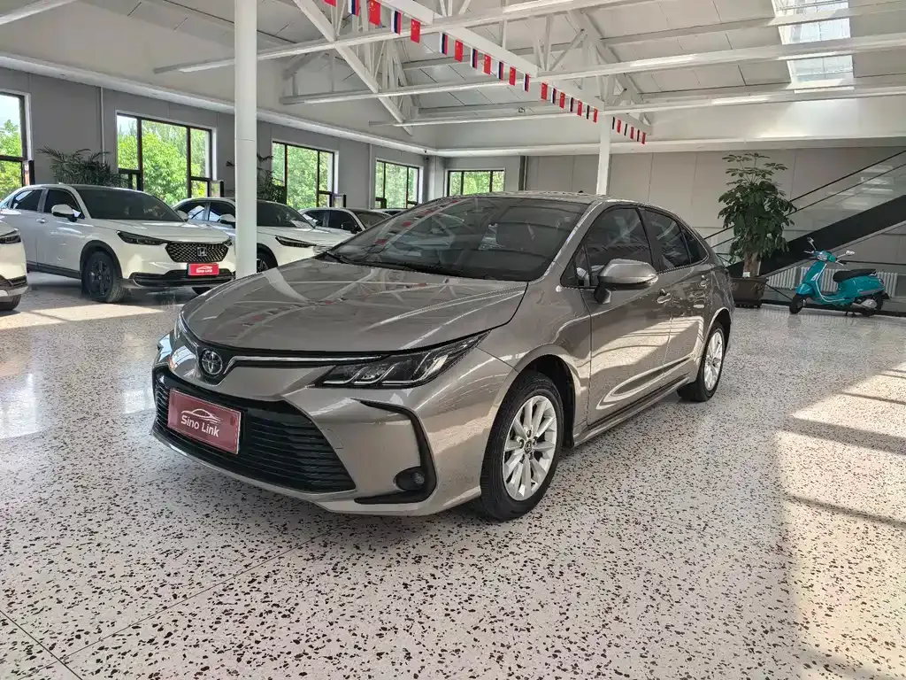 Toyota Corolla — фото 1