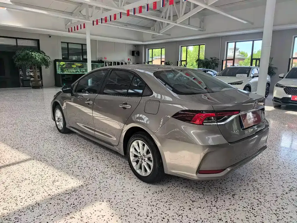 Toyota Corolla — фото 4