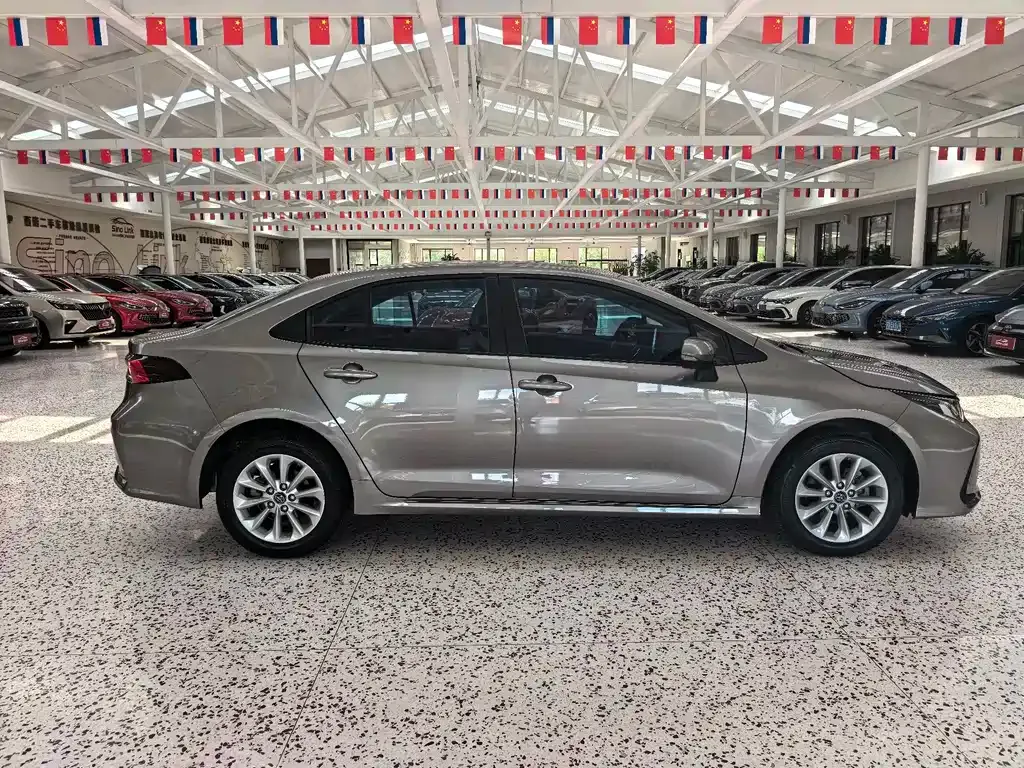 Toyota Corolla — фото 7