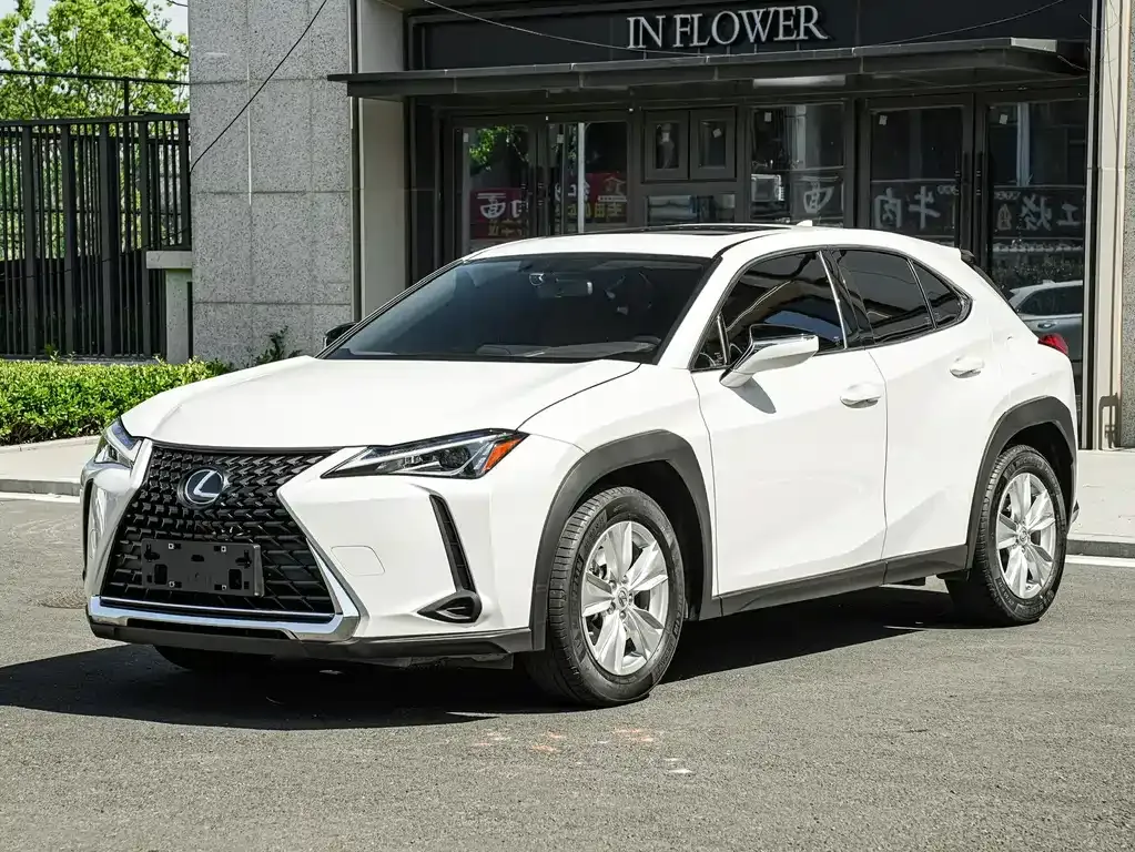 Lexus UX — фото 1