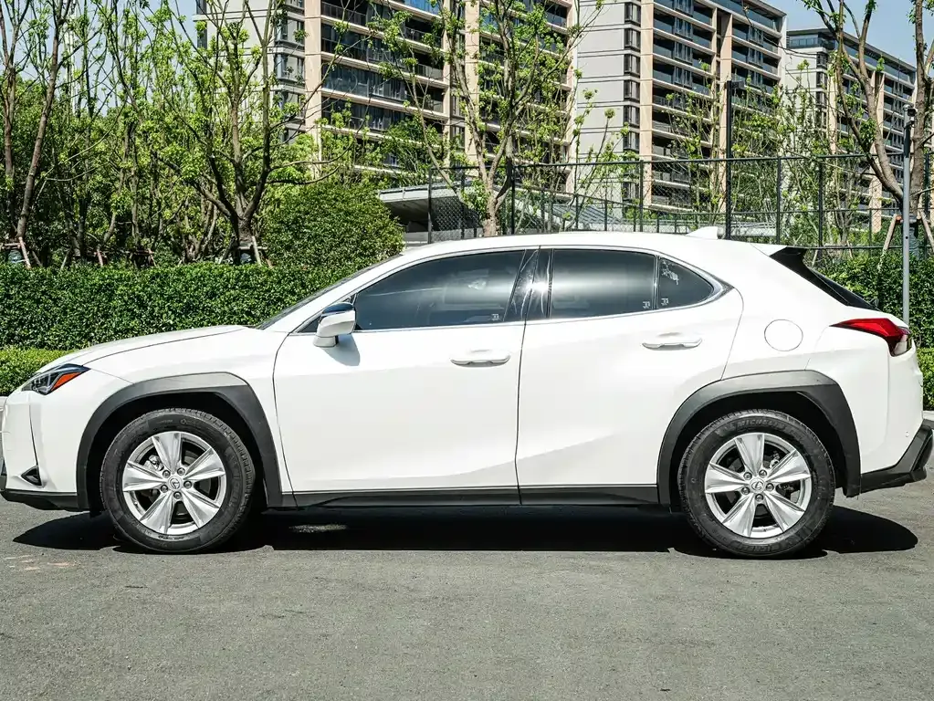 Lexus UX — фото 10