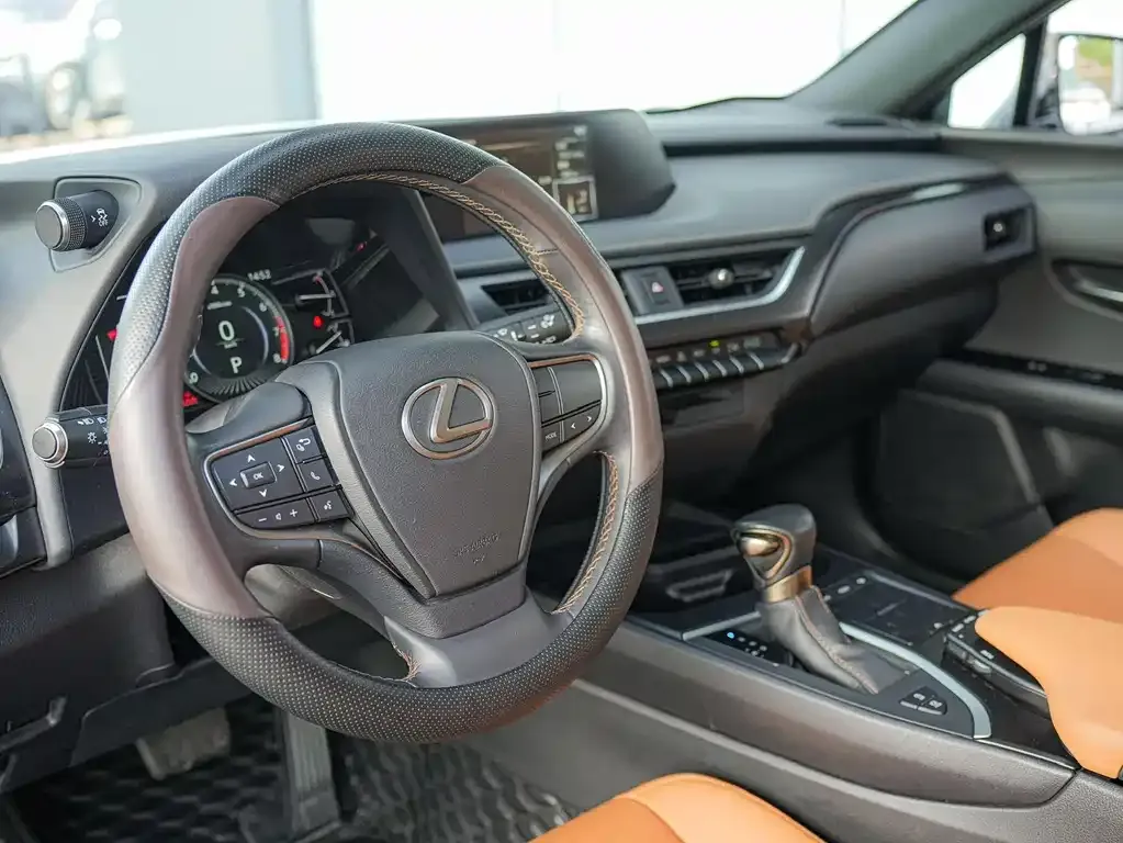 Lexus UX — фото 3