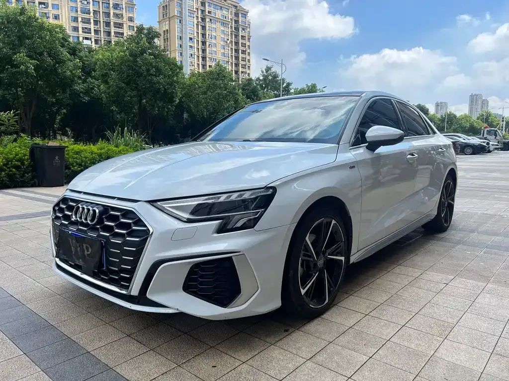 Audi A3 — фото 1