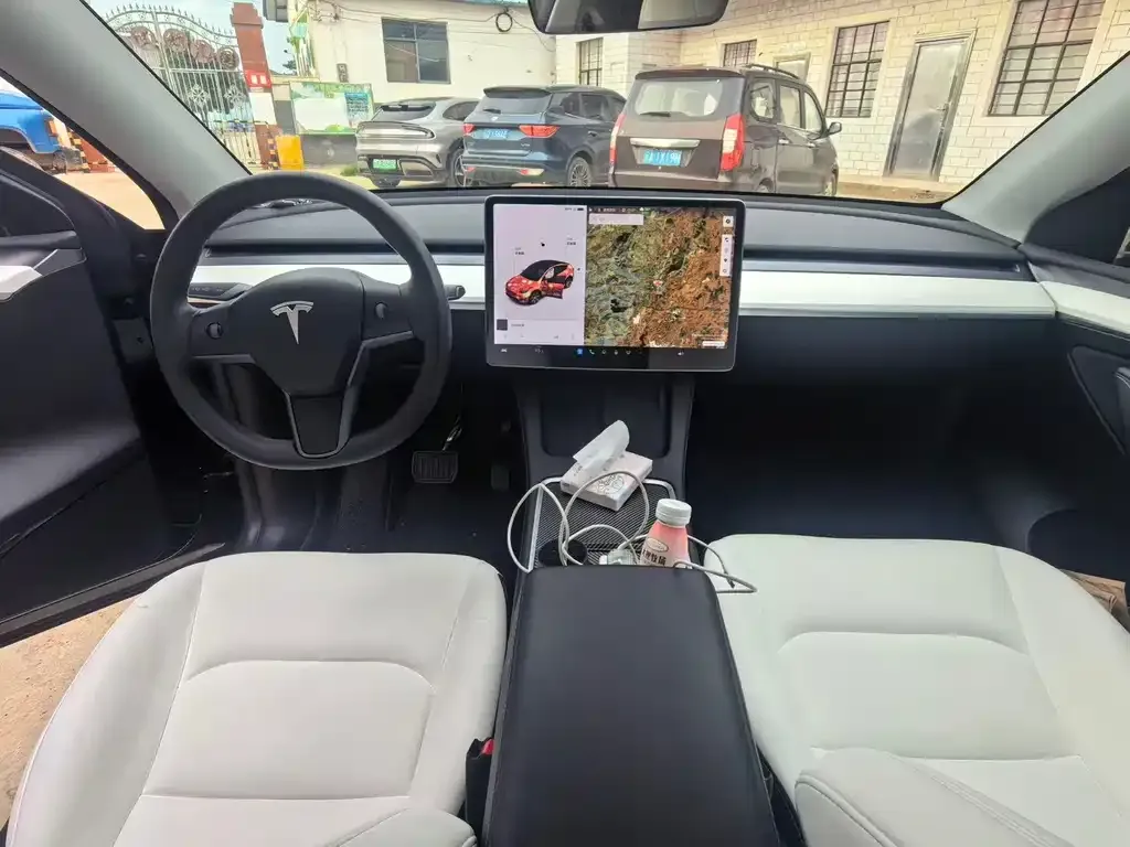 Tesla Model Y — фото 8