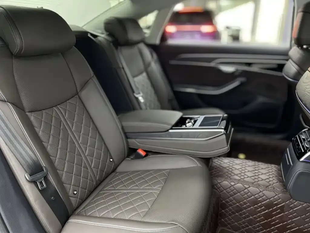 Audi A8 — фото 8