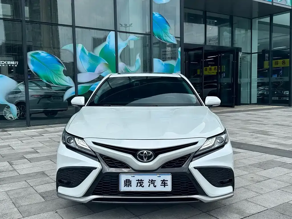 Toyota Camry — фото 5