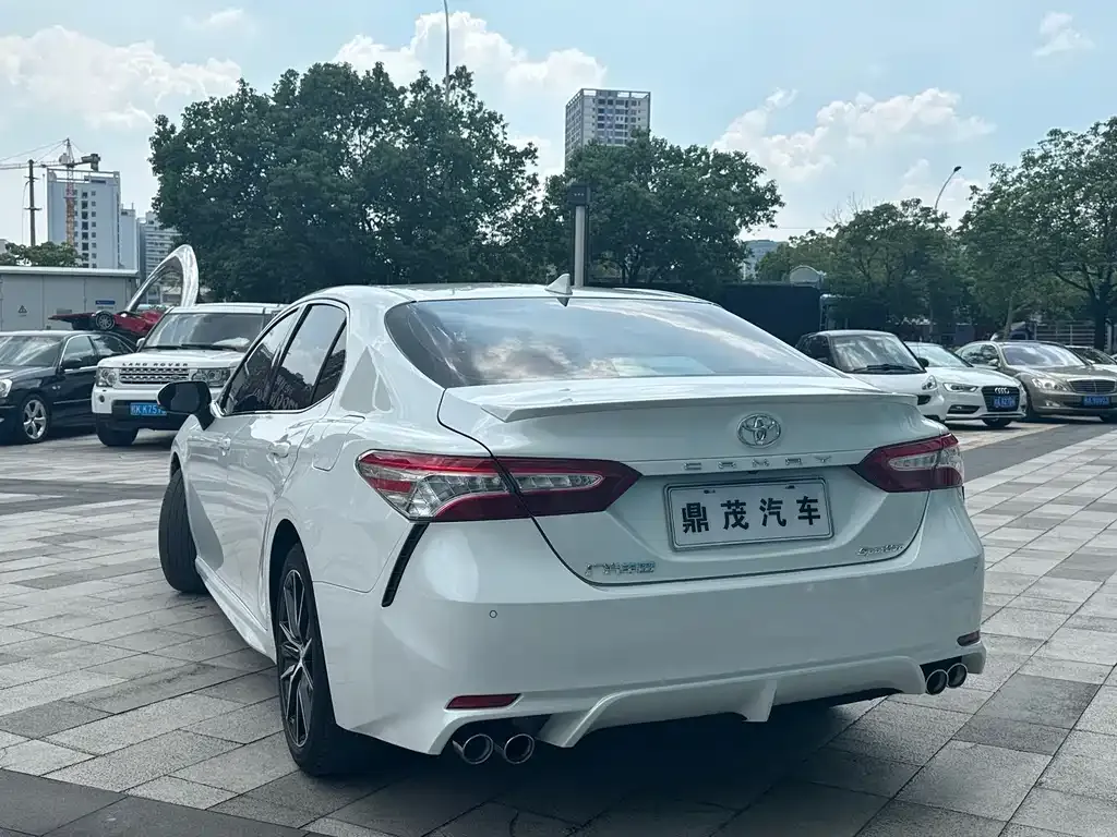 Toyota Camry — фото 9