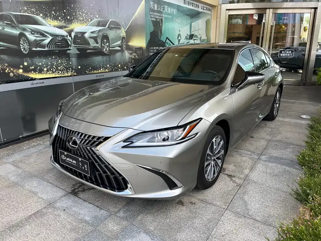 Lexus ES — фото 1