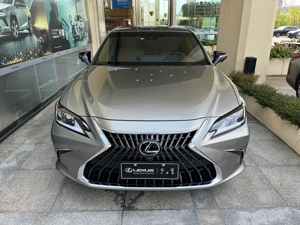 Lexus ES — фото 10