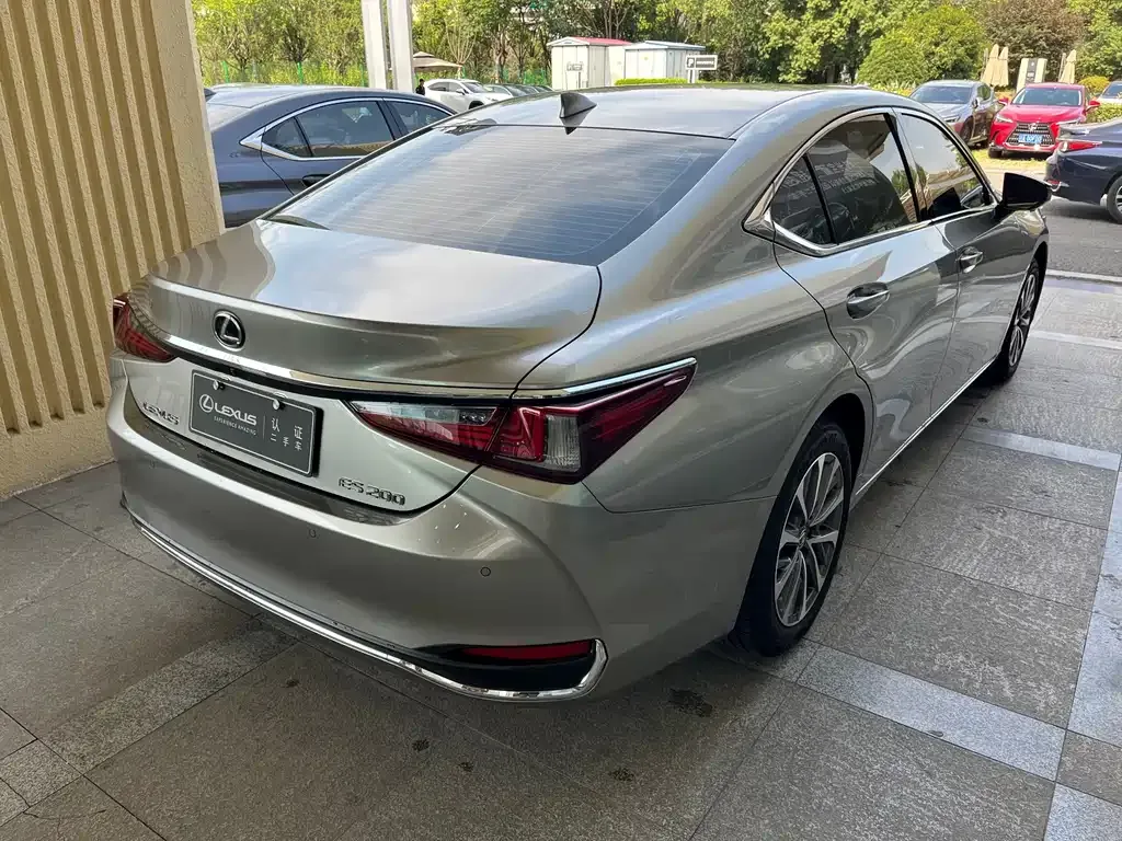 Lexus ES — фото 7