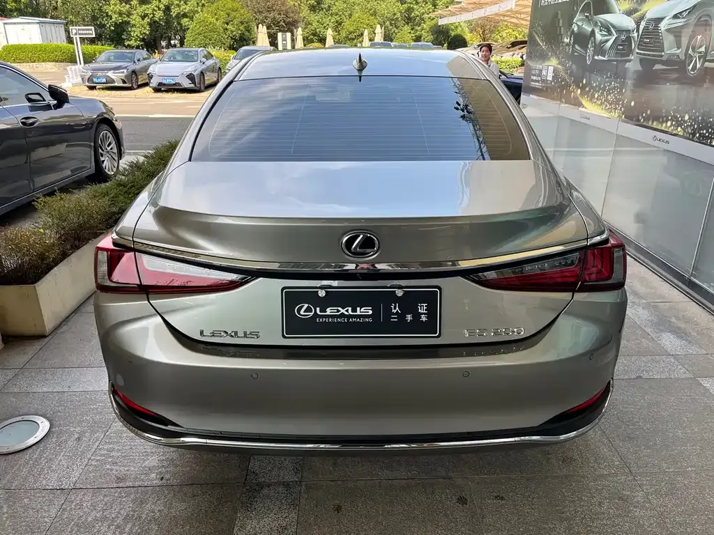 Lexus ES — фото 9