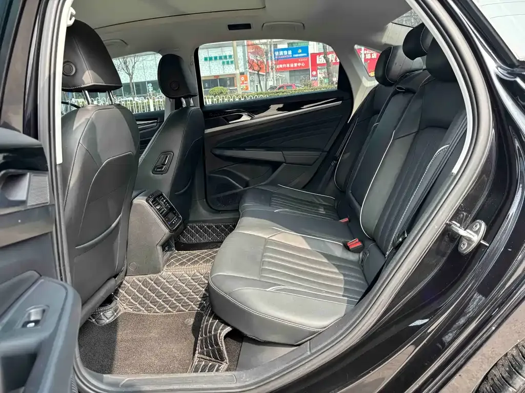 Volkswagen Passat — фото 4