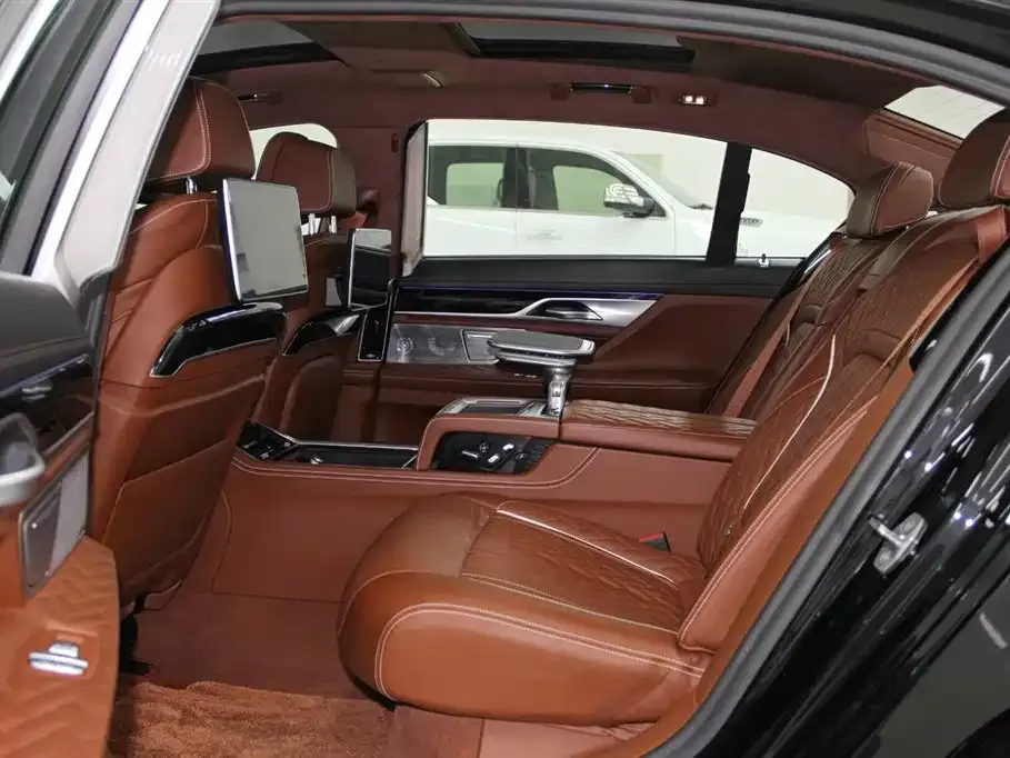 BMW 7 Series — фото 6