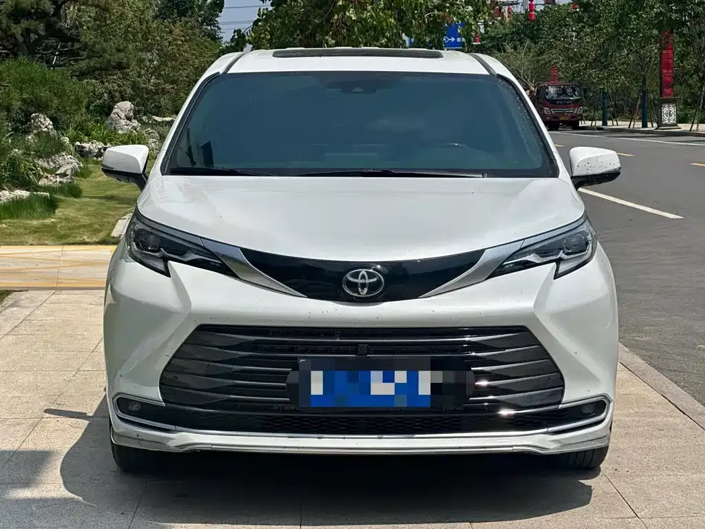 Toyota Sienna — фото 7