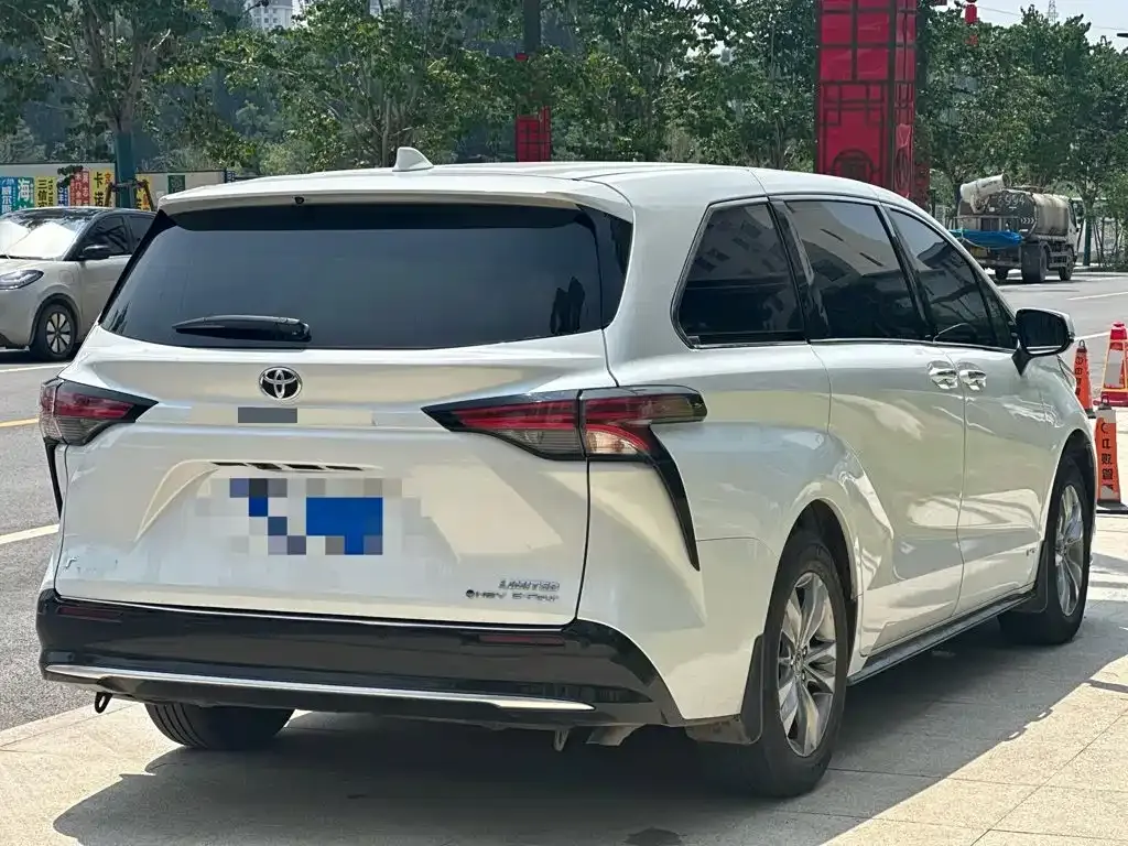 Toyota Sienna — фото 4
