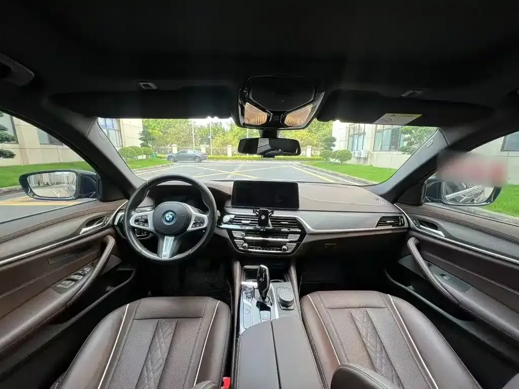 BMW 5 Series New Energy — фото 7