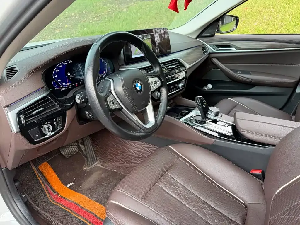BMW 5 Series — фото 10
