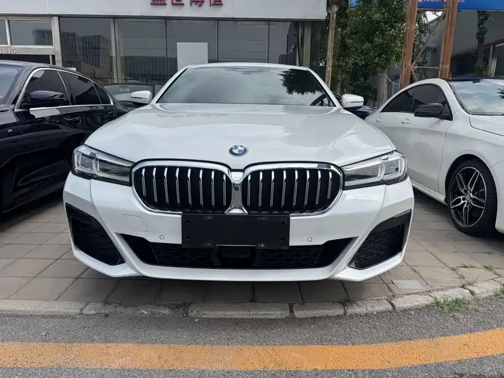 BMW 5 Series — фото 1