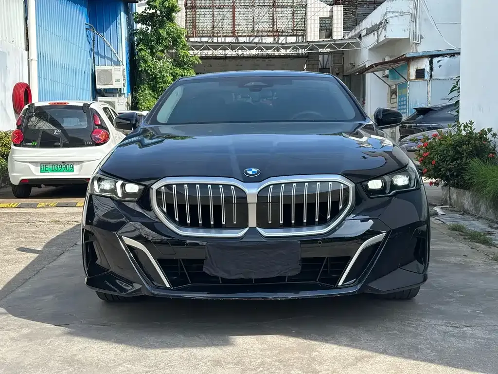 BMW 5 Series — фото 9