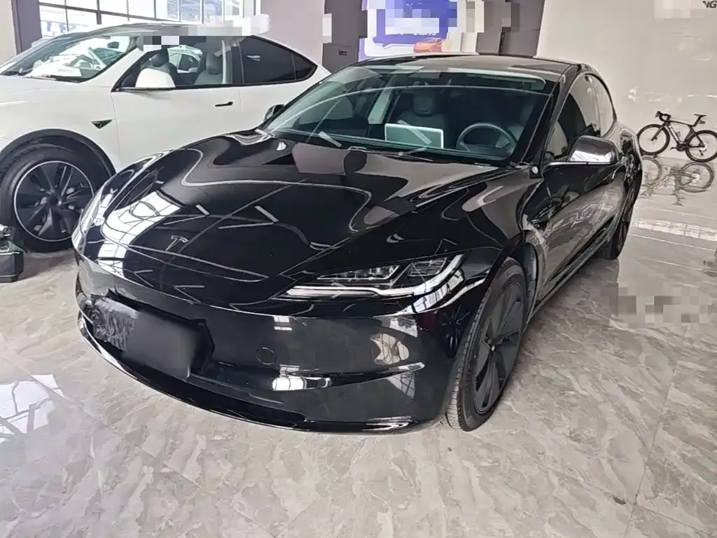 Tesla Model 3 — фото 1