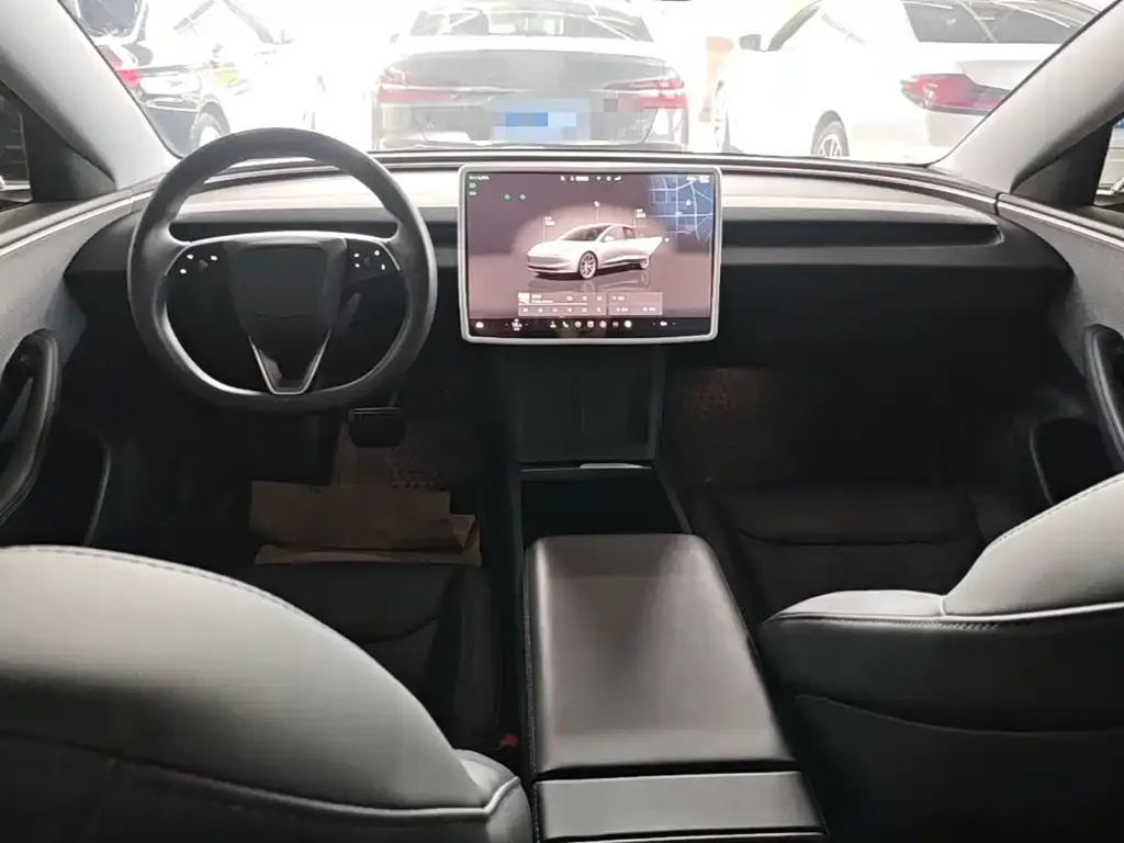 Tesla Model 3 — фото 2