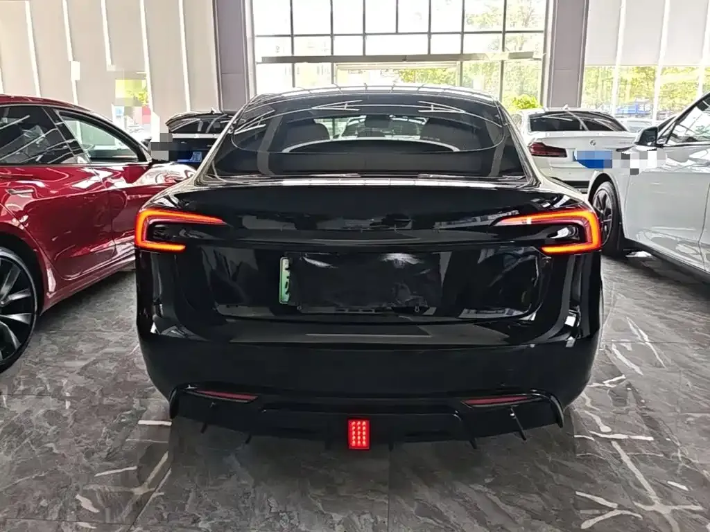 Tesla Model 3 — фото 4