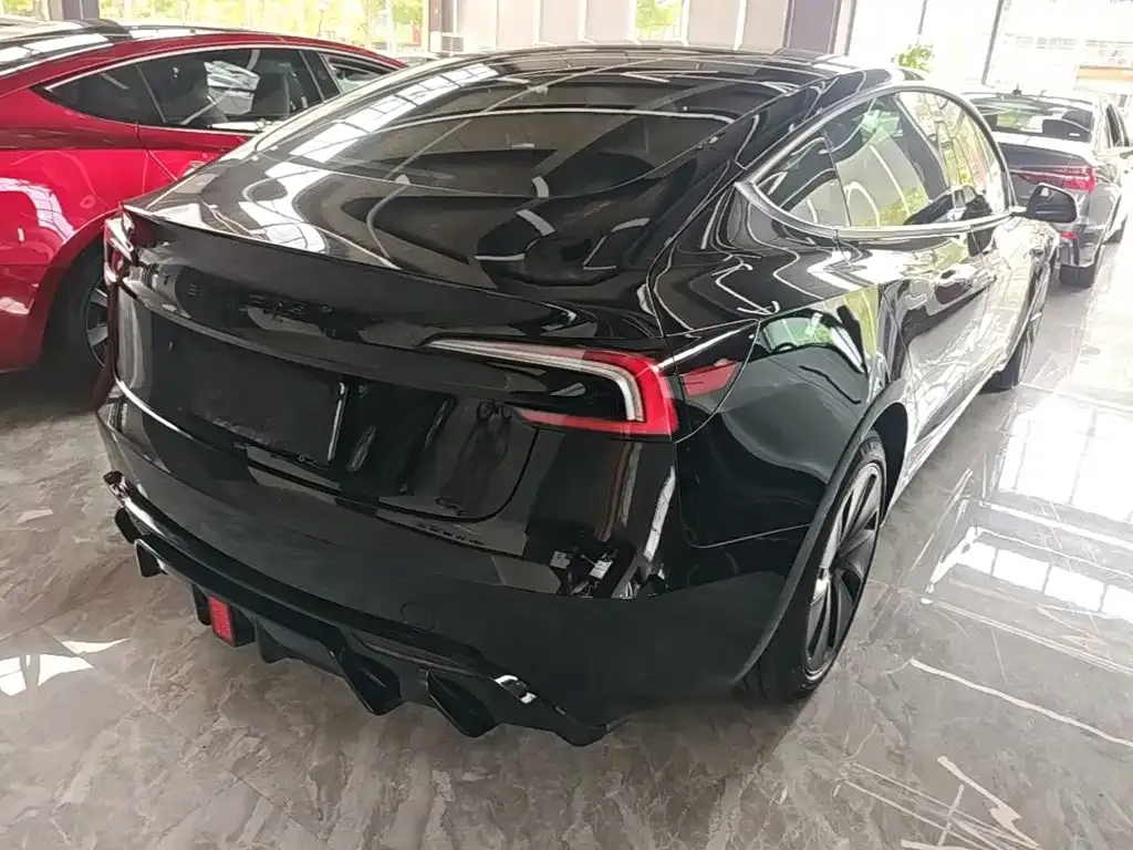 Tesla Model 3 — фото 7