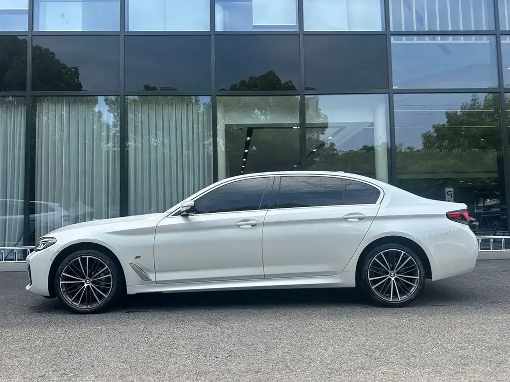 BMW 5 Series — фото 10