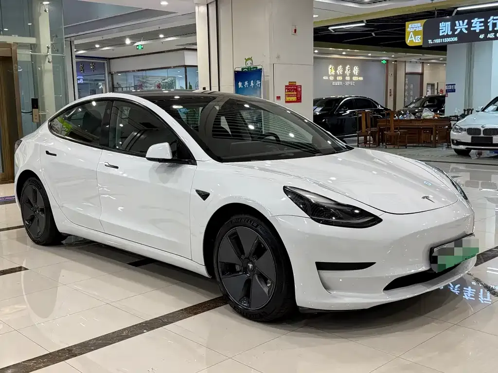 Tesla Model 3 — фото 8