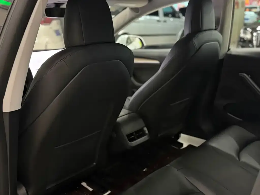 Tesla Model 3 — фото 4
