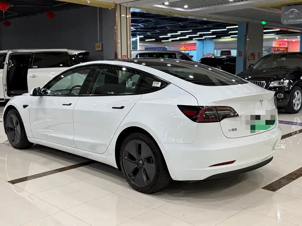 Tesla Model 3 — фото 9