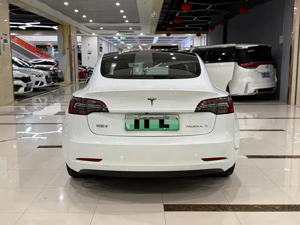 Tesla Model 3 — фото 5